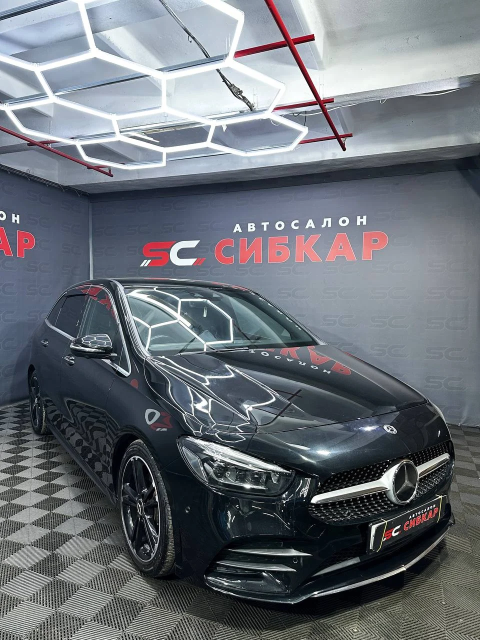 Mercedes-Benz B180